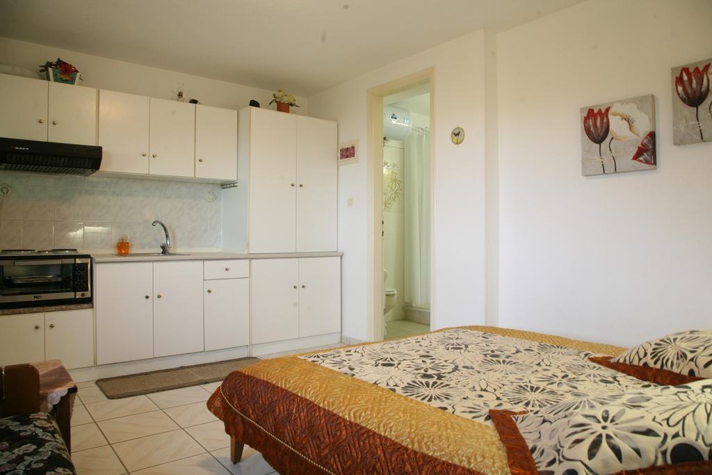 Aigli Apartments Néa Ankhíalos Екстериор снимка