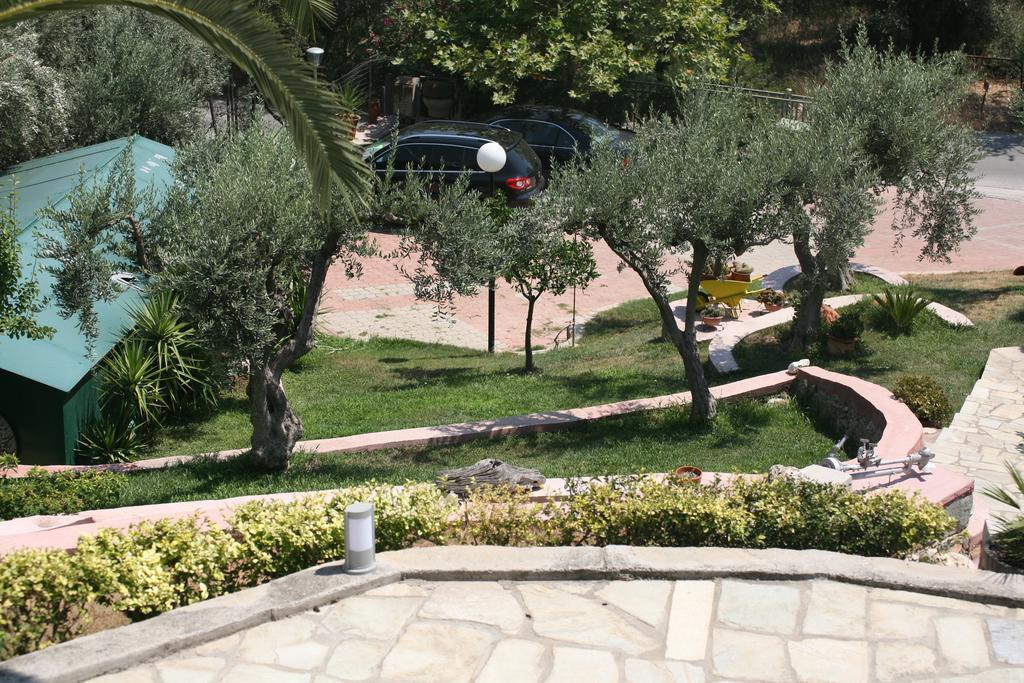 Aigli Apartments Néa Ankhíalos Екстериор снимка